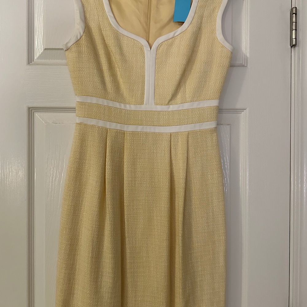 Women’s dress size 4